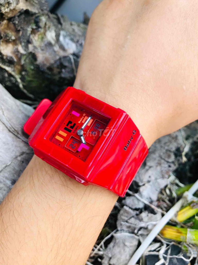 đồng hồ Casio BGA-200PD dây đỏ