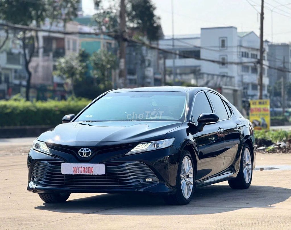 Toyota Camry 2.5Q 2021 Đen 5 chỗ