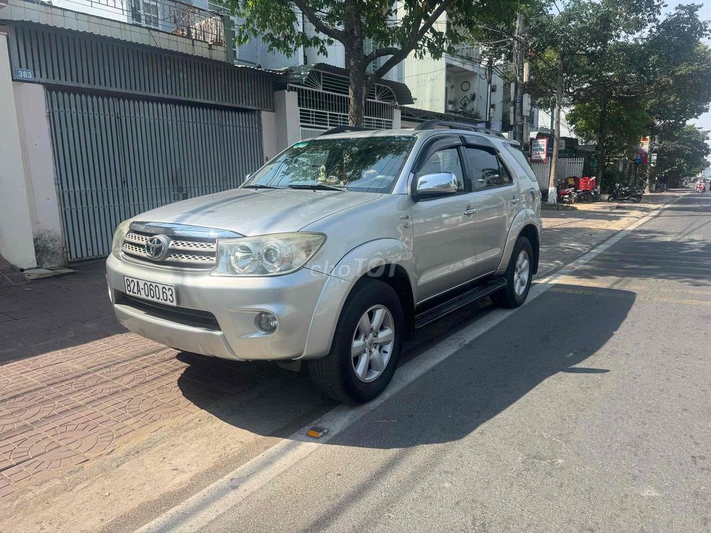 Toyota Fortuner 2010 2.5G - may dầu có đỗi xe