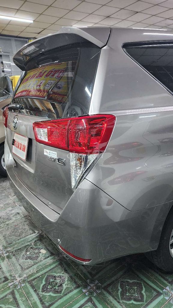 Toyota Innova 2.0E 2017 Số sàn Bạc 76.000 km