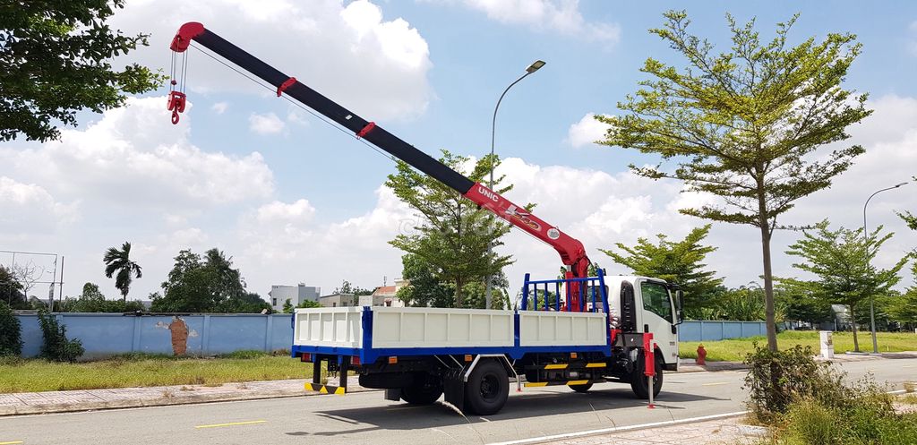 Bán Isuzu 5 Tấn cẩu Unic 370 thùng dài 5.1m. Mua bán Xe tải, xe ben tại Quận 12 Tp Hồ Chí Minh được đăng bởi Mr Thành hình 3