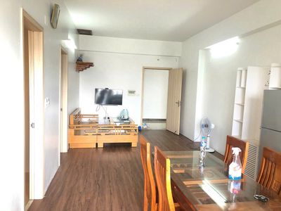 Cần cho thuê căn hộ 72m2, ban công view hồ, nội thất đầy đủ .