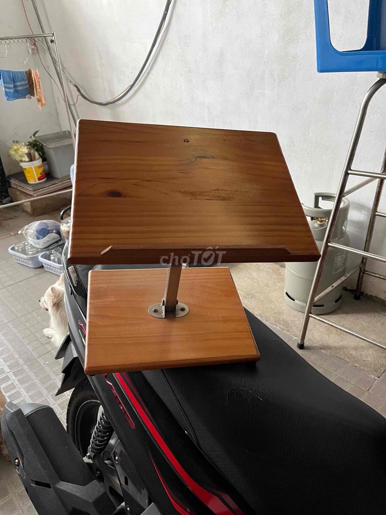 Kệ sách gỗ màu Nâu. Mua bán Tủ, kệ gia đình tại Thành phố Thủ Dầu Một Bình Dương được đăng bởi Shop Nam Phong hình 1