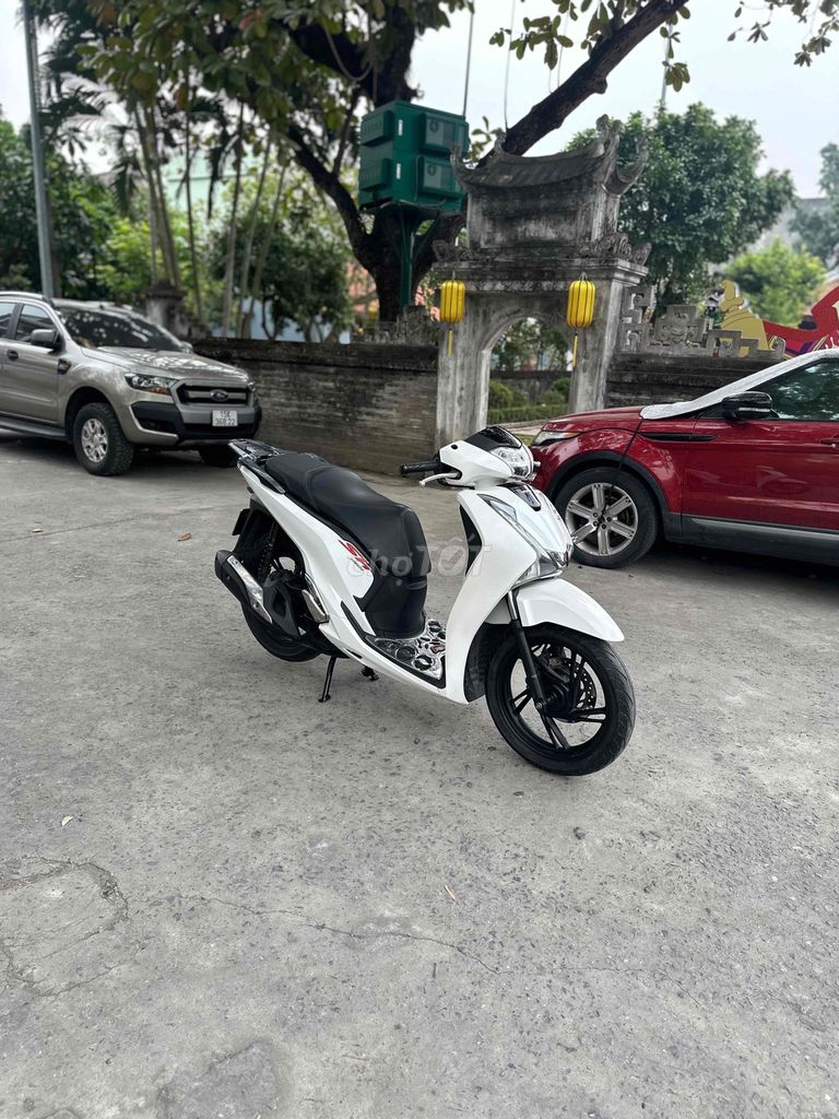 Honda SH 125 CBS 2017 Trắng 30000 km. Mua bán Xe máy tại Quận Lê Chân Hải Phòng được đăng bởi Nguyễn Thế Hiếu hình 2