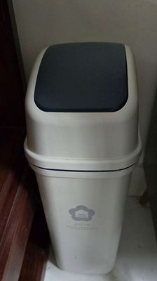 Thanh lý thùng rác Inochi 10l nắp lật như mới. Mua bán Nội thất, đồ gia dụng khác tại Quận Kiến An Hải Phòng được đăng bởi Nguyễn Tuấn Anh