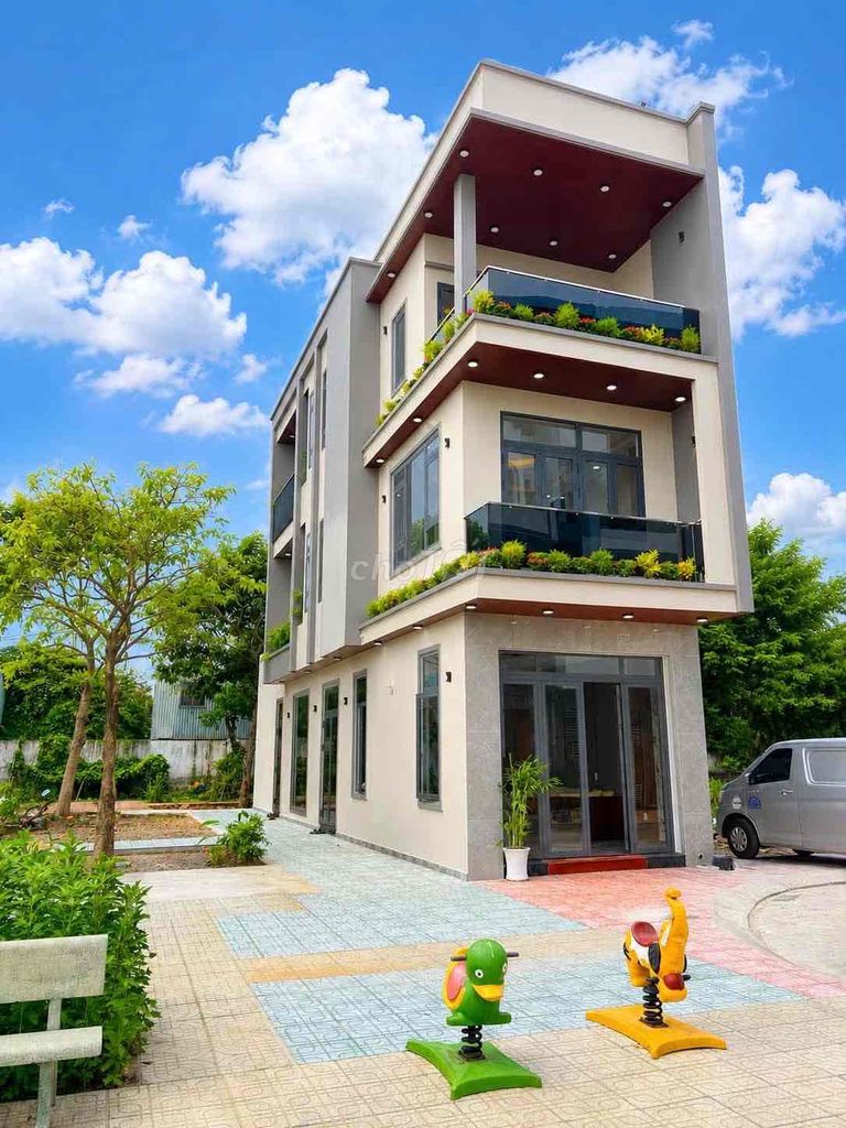 Nhà 3 mặt tiền công viên 1000m2. Trung tâm Thuận Giao. Gần AEON - Vsip