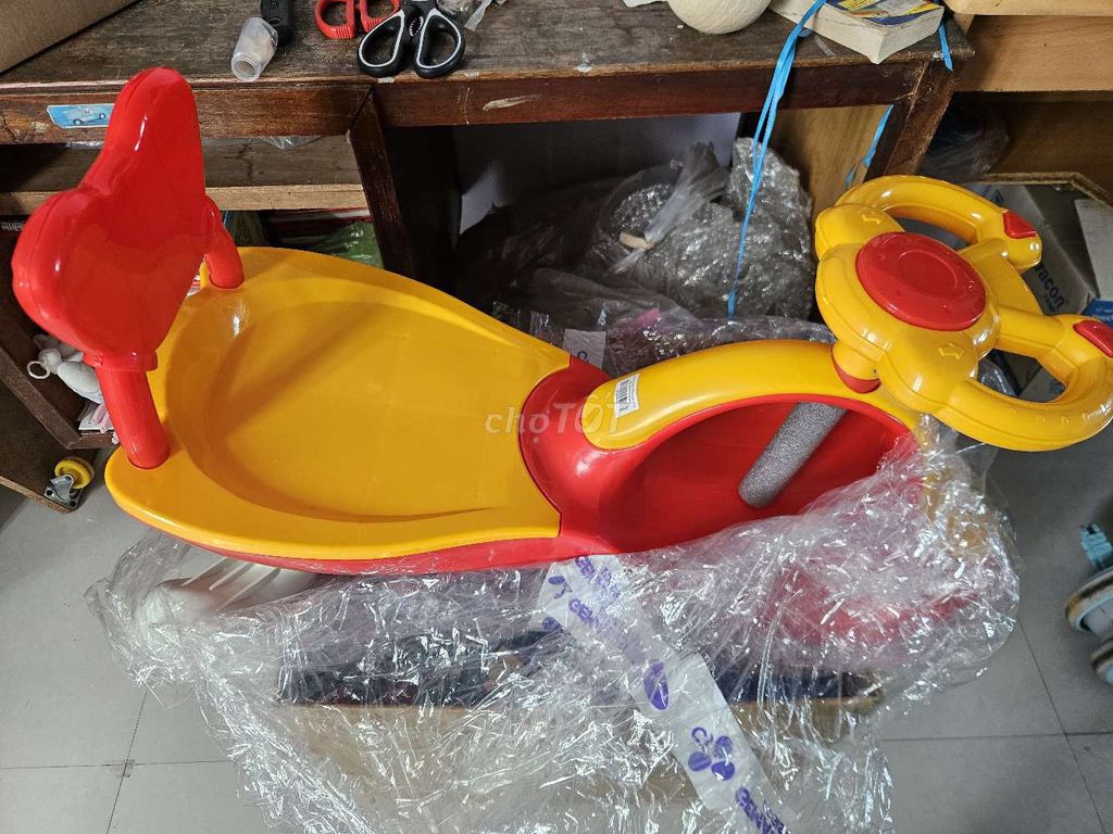 Xe lắc trẻ nhỏ nhựa Đỏ, vàng. Mua bán Mẹ và bé tại Huyện Thống Nhất Đồng Nai được đăng bởi Phuong Nguyen hình 1