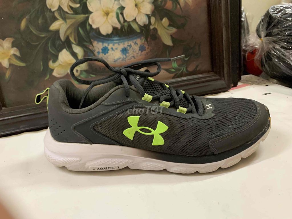 Giày Under Armour UA Charged Assert sai 42,5. Mua bán Giày dép tại Quận Ba Đình Hà Nội được đăng bởi Phạm Minh hình 1