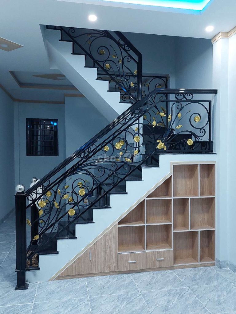 Bán nhà 2 tầng ngay ngã 3 cây sung