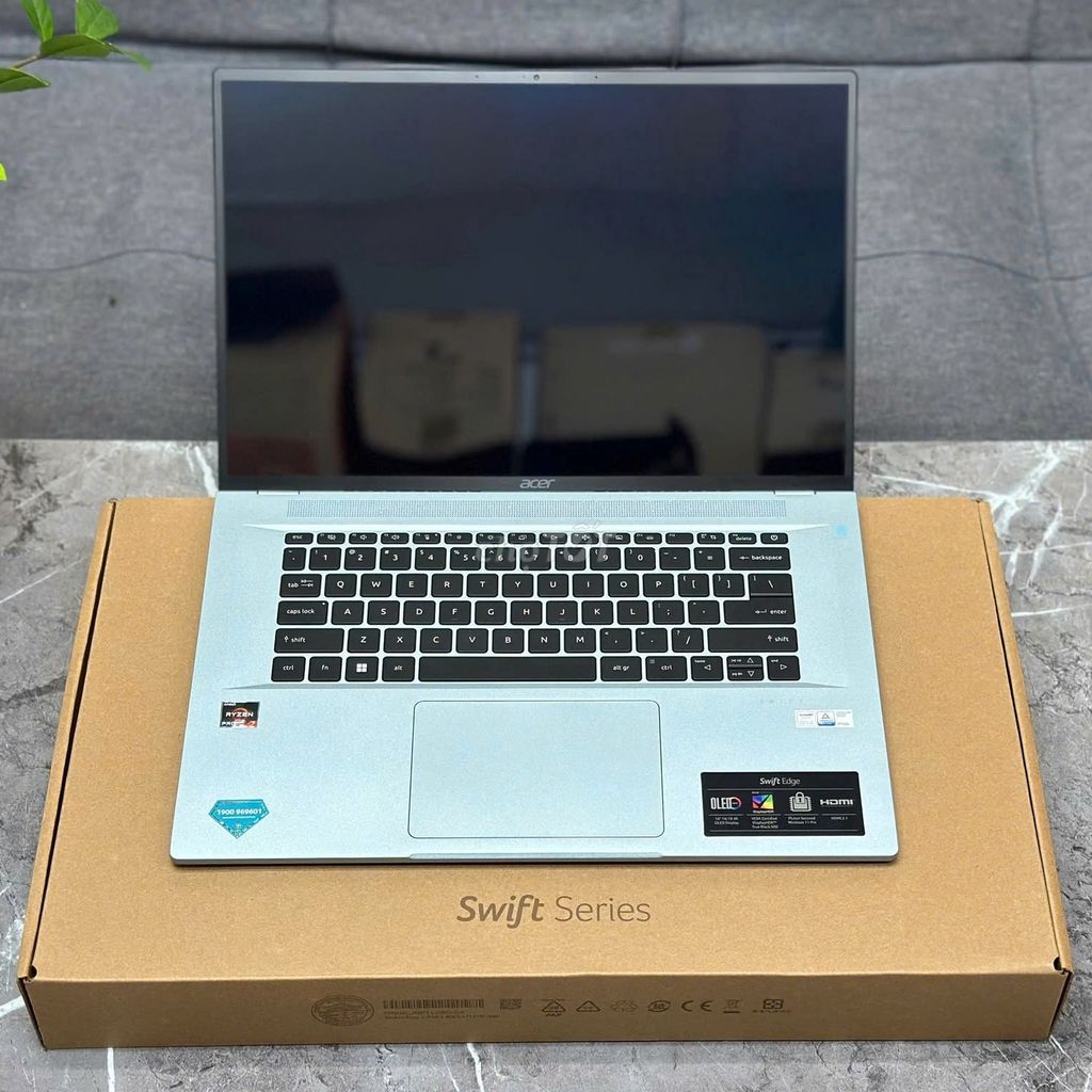 LAPTOP ACER R7 PRO 6850U/32GB/1TB/16IN 4K OLED