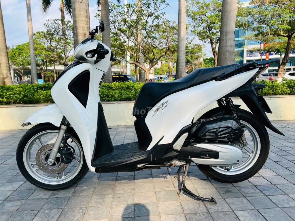 HONDA SH 125I TRẮNG NGUYÊN BẢN BAO SANG TÊN. Mua bán Xe máy tại Quận Nam Từ Liêm Hà Nội được đăng bởi MAI HÒA hình 4