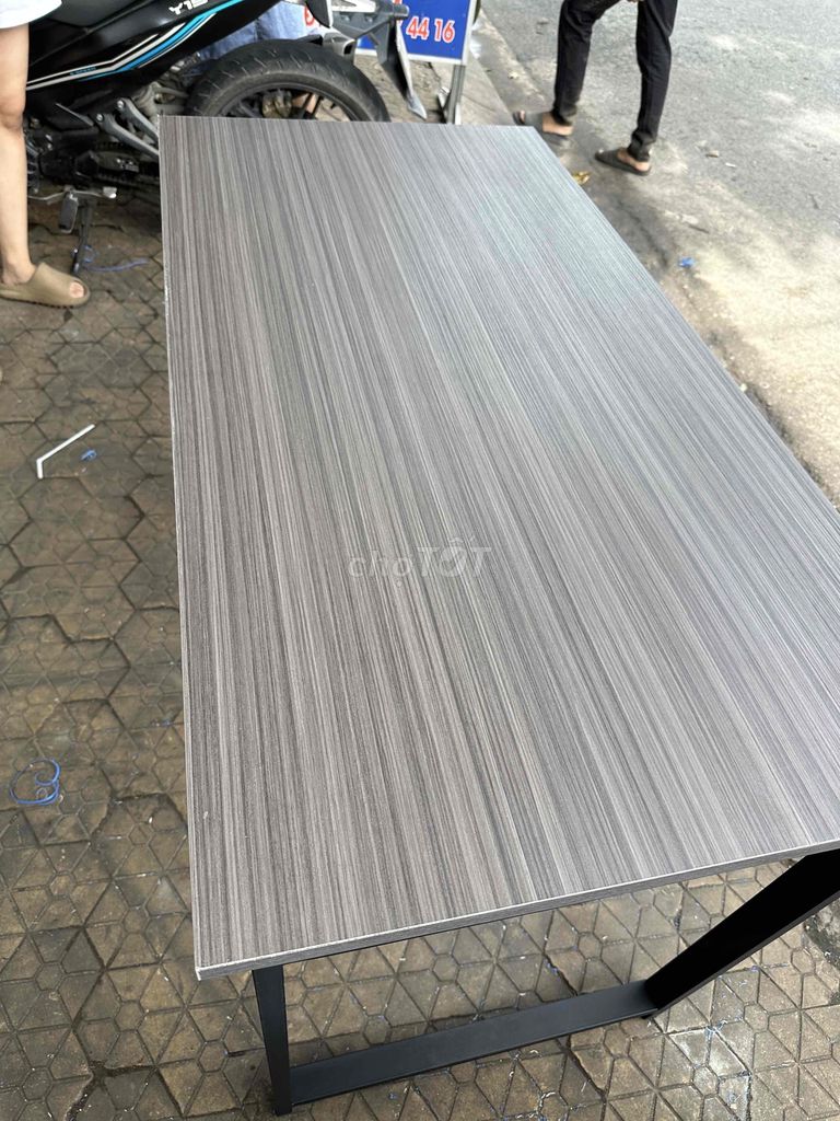 bàn làm việc 60x1m2 thanh lý vốn