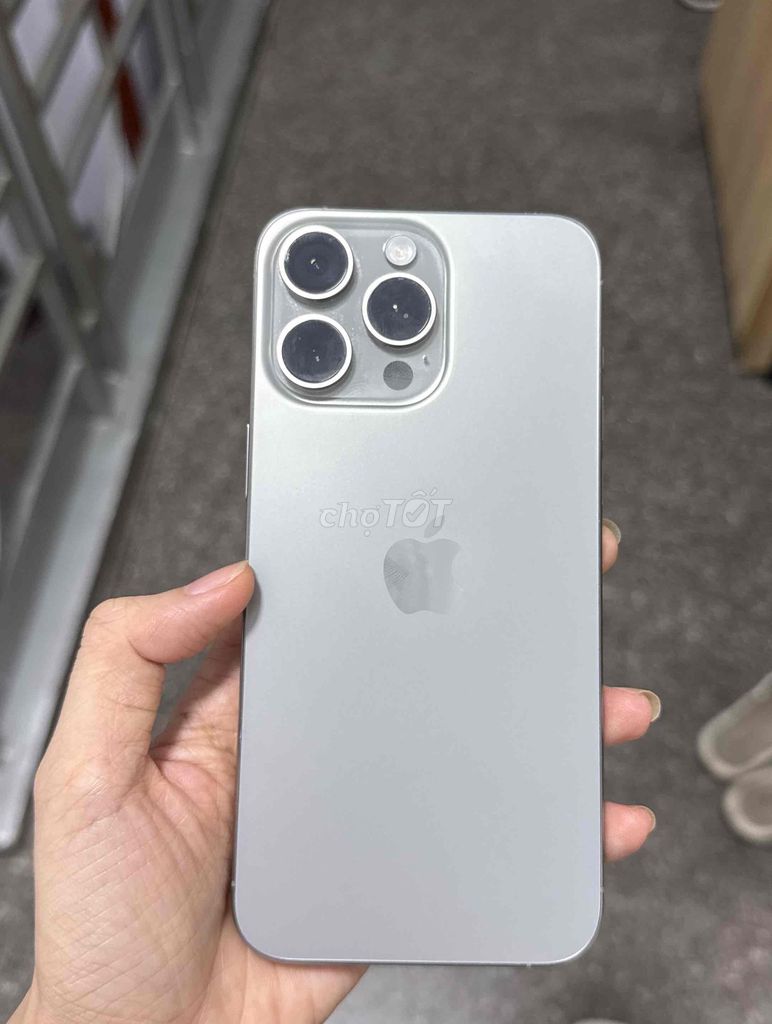 Em dư máy 15 pro max 256 cần bán. Mua bán Điện thoại tại Quận 4 Tp Hồ Chí Minh được đăng bởi Tran Nguyen hình 1