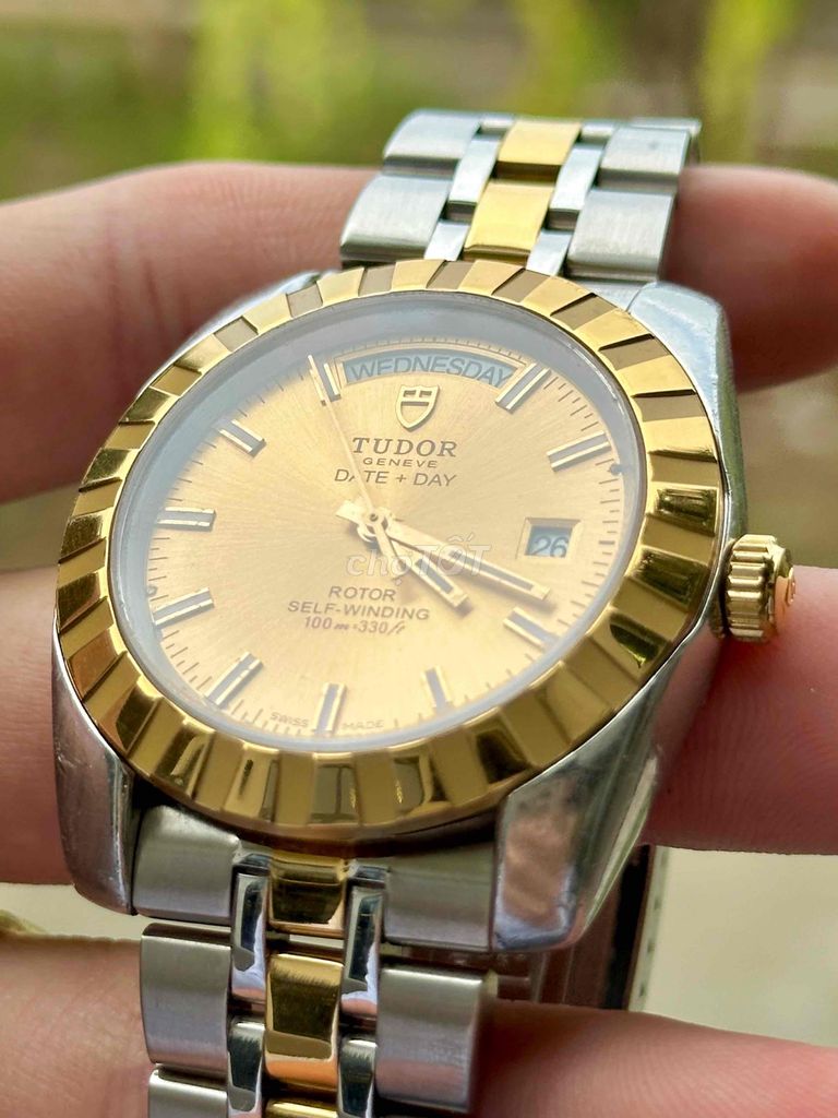 Tudor Classic Date-Day Champagne 41mm