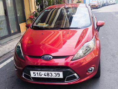 Ford Fiesta Đỏ 5 chỗ gia đình dùng