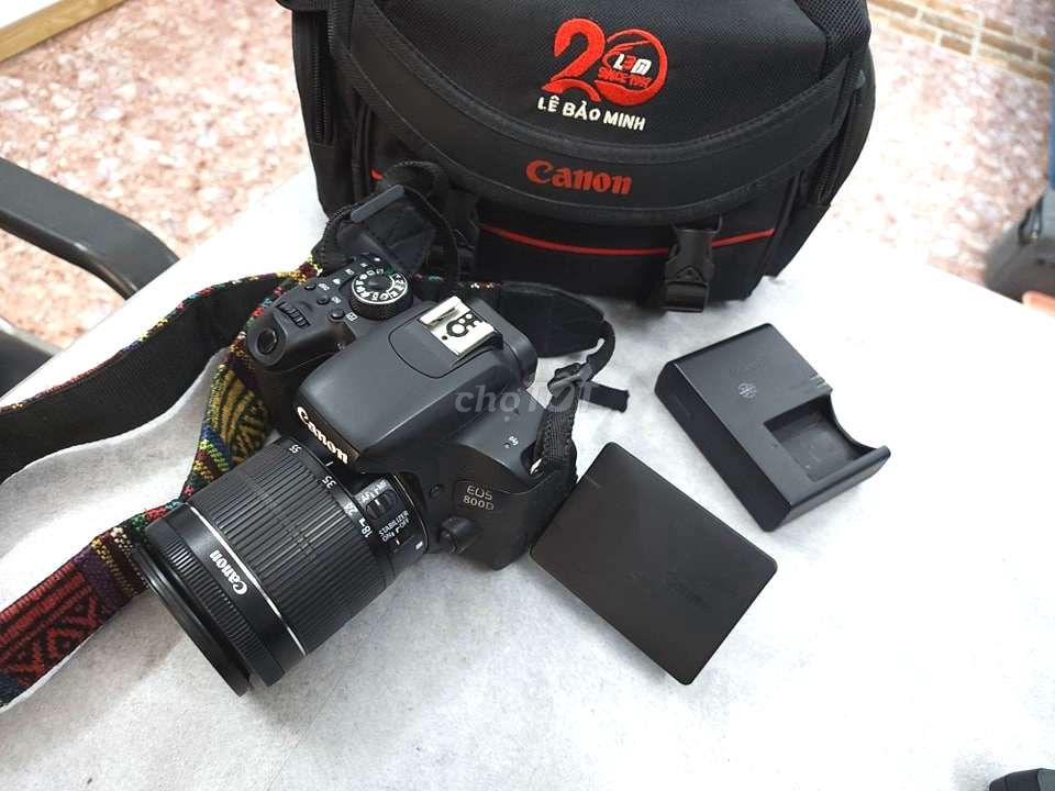 Canon 800D, lens 18-55 STM còn đẹp, xài tốt