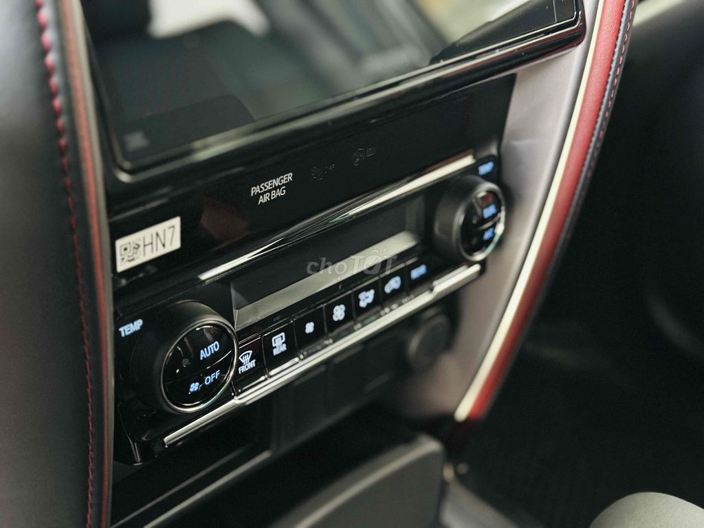 Fortuner Legender 2.4L 4x2 AT | Ưu Đãi Sốc 45 tr. Mua bán Ô tô tại Thành phố Thủ Đức Tp Hồ Chí Minh được đăng bởi Toyota Đông Sài Gòn hình 10