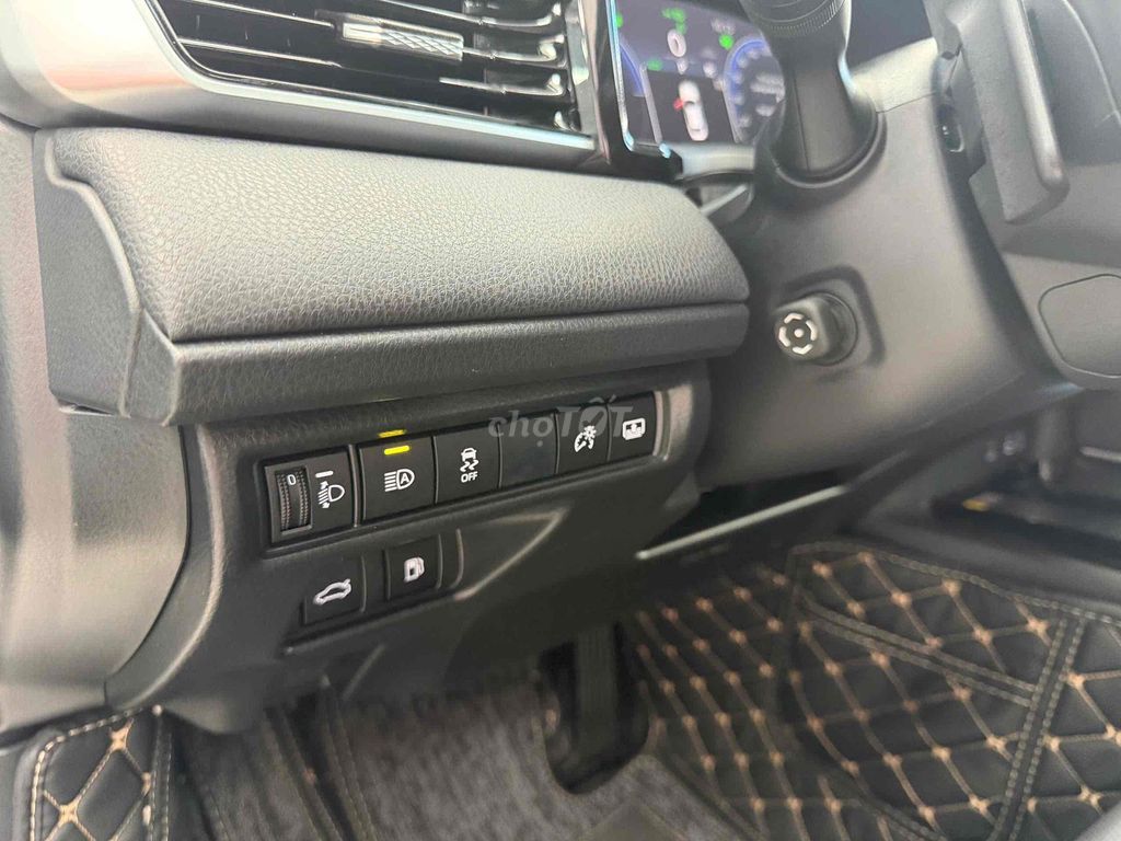 Toyota Camry 2025 2.5HV đi đúng 2000 km. Mua bán Ô tô tại Huyện Bắc Tân Uyên Bình Dương được đăng bởi pham dân hình 13