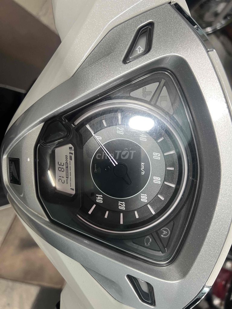 mới về LEAD (4V)màu trắng tuyết mới nhu thùng ac. Mua bán Xe máy tại Quận Phú Nhuận Tp Hồ Chí Minh được đăng bởi CuBi Thanh Sơn hình 1