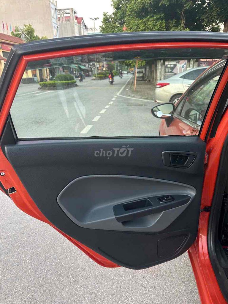 Ford Fiesta Cam 5 chỗ Số tự động. Mua bán Ô tô tại Huyện Hoài Đức Hà Nội được đăng bởi Đức Giang hình 11