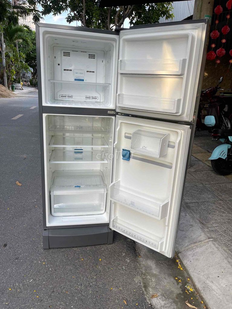 Tủ lạnh Electrolux 225L Xám còn khá mới. Mua bán Tủ lạnh tại Quận Ngũ Hành Sơn Đà Nẵng được đăng bởi Lê Thị Kim Chi hình 1