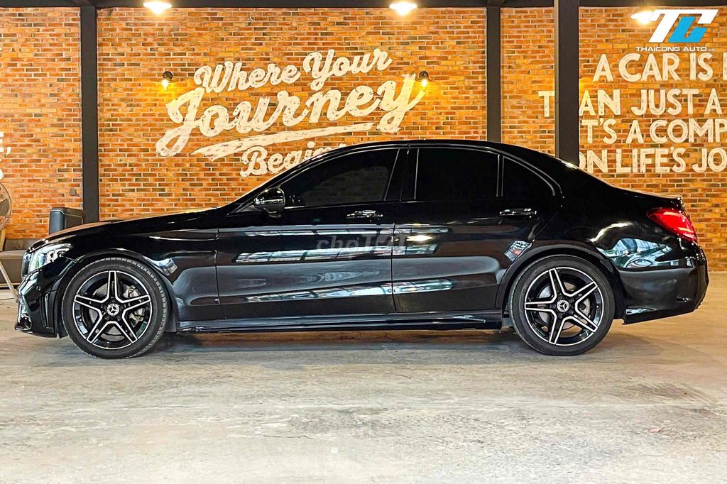 Mercedes C300 AMG đen nt đen sx2021 đi 38k km. Mua bán Ô tô tại Quận Gò Vấp Tp Hồ Chí Minh được đăng bởi Kính Đặng Ô Tô Lướt hình 4