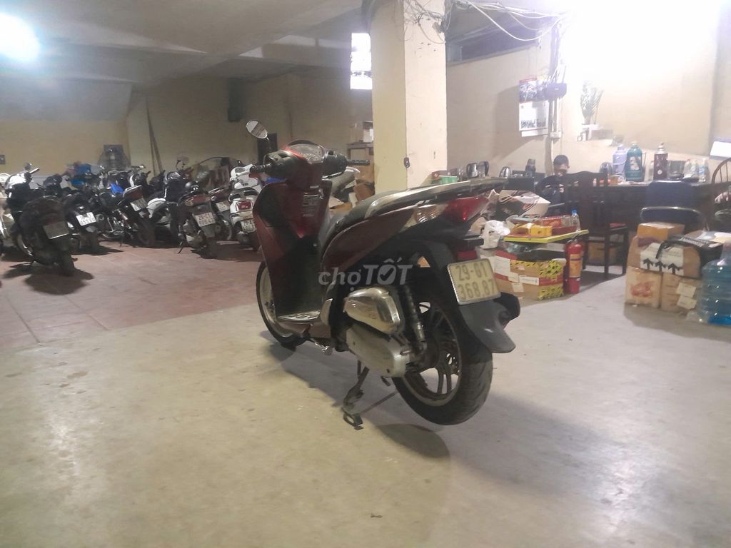 Honda SH màu Đỏ đô. Mua bán Xe máy tại Quận Hoàn Kiếm Hà Nội được đăng bởi Thu Nguyen hình 5