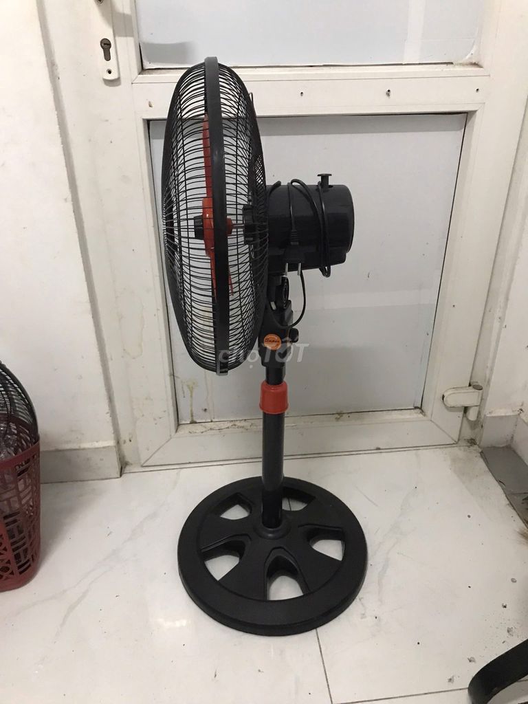 Thanh lý xác quạt cây 5 cánh giá rẻ. Mua bán Quạt tại Huyện Nhà Bè Tp Hồ Chí Minh được đăng bởi Dang Lam Son hình 1