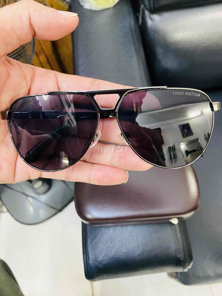 Kính râm Louis Vuitton Unisex Kim loại. Mua bán Phụ kiện thời trang khác tại Quận 3 Tp Hồ Chí Minh được đăng bởi PhươnG Trần hình 1