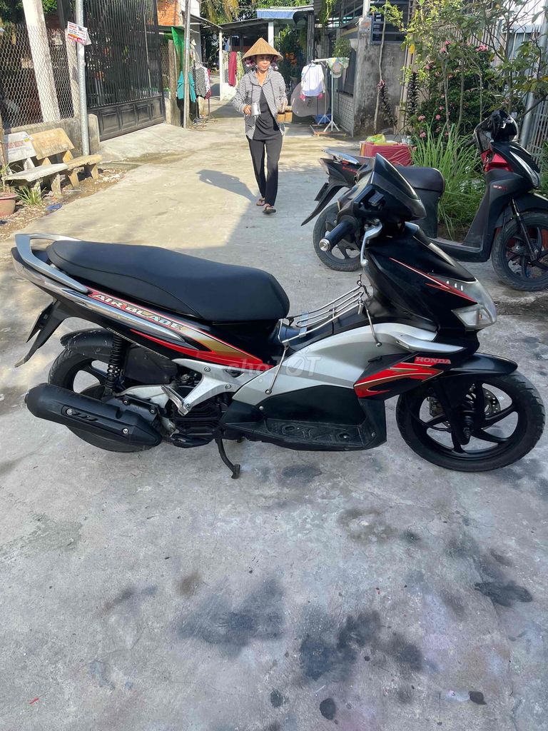 Honda Air Blade 2010 Fi Đen máy zin êm. Mua bán Xe máy tại Quận Cái Răng Cần Thơ được đăng bởi Cầm Đồ Minh Tấn hình 2