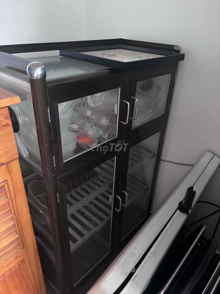 Tủ nhôm kính màu nâu đen. Mua bán Tủ, kệ gia đình tại Quận 7 Tp Hồ Chí Minh được đăng bởi Tâm hình 1