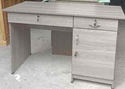 Bàn làm việc loại nhỏ. Mua bán Đồ dùng văn phòng tại Quận 7 Tp Hồ Chí Minh được đăng bởi TRƯƠNG NGỌC LAN