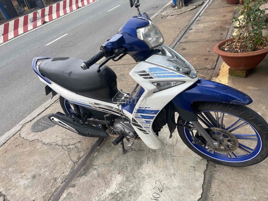 Yamaha Jupiter GP Белый Синий