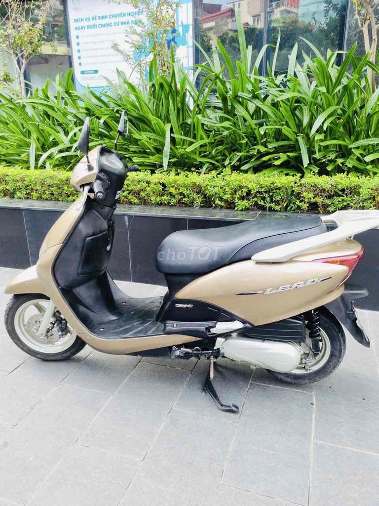 Honda Lead 110, золотистый, пробег 30 тыс. км, в отличном состоянии