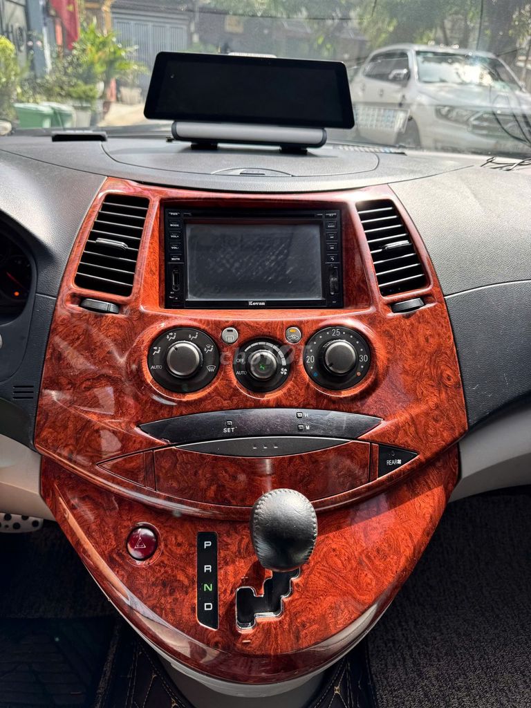 Mitsubishi Grandis 2006 Bạc 78.000 km cọp hiếm. Mua bán Ô tô tại Quận 12 Tp Hồ Chí Minh được đăng bởi Danh 631 hình 7