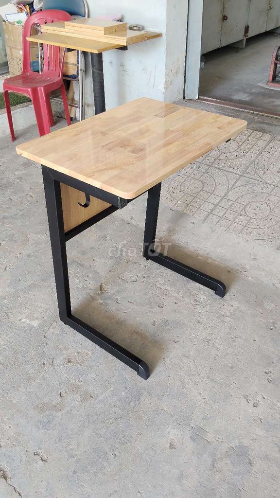 Bàn học sinh chân chữ C mặt gỗ cao su. Mua bán Bàn ghế tại Quận Ninh Kiều Cần Thơ được đăng bởi Nội Thất Tuấn Nguyễn hình 1