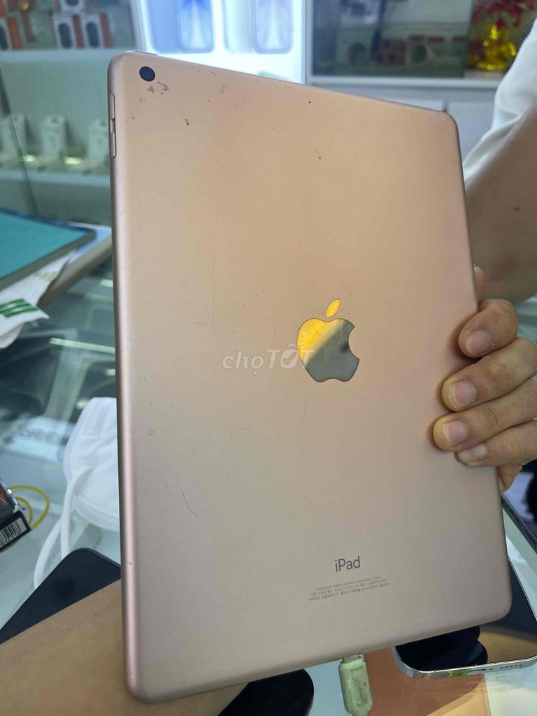 Apple iPad Gen 6 32GB Vàng hồng. Mua bán Máy tính bảng tại Quận Nam Từ Liêm Hà Nội được đăng bởi 바보 아저씨 hình 1
