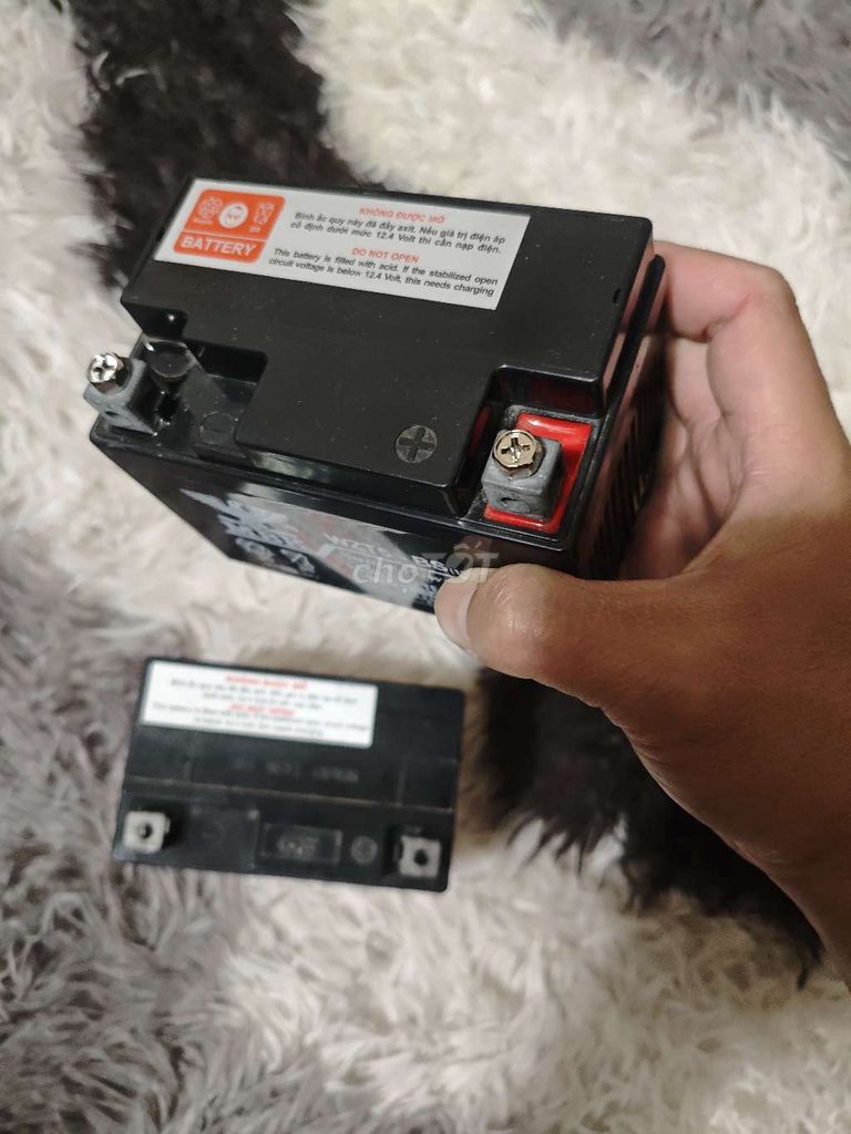 hai bình ắc quy xe máy. Mua bán Phụ tùng xe tại Quận Tây Hồ Hà Nội được đăng bởi Quân hình 2