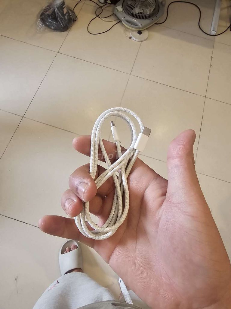 Dây sạc Apple iPhone 17 Trắng Zin chính hãng. Mua bán Phụ kiện (Màn hình, Chuột...) tại Quận Nam Từ Liêm Hà Nội được đăng bởi Nguyễn cảnh thăng  hình 1