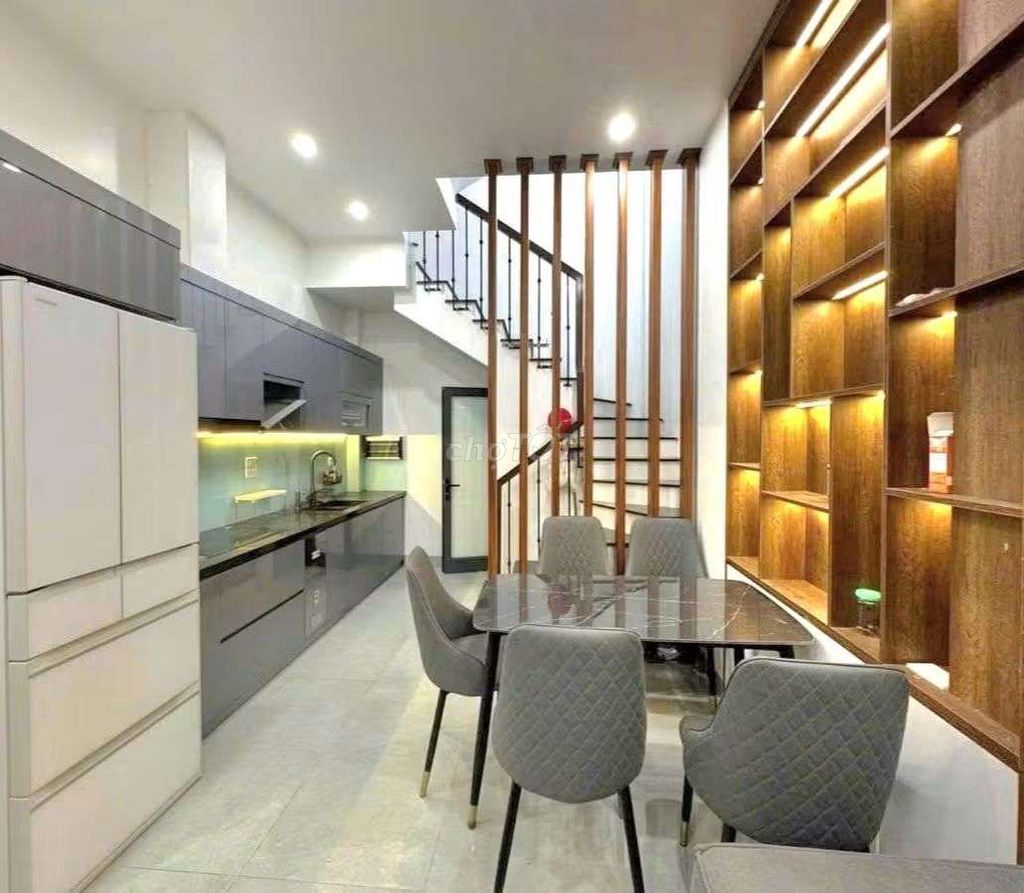 Центр Каугьяй, 35м², 5 этажей, рядом машина, вся мебель, заезжай, чуть больше 9 млрд