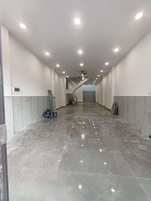 nhà mới đẹp 5 x 20 có 5pn 6wc sân thượng