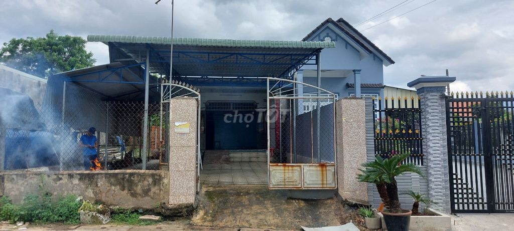 cần bán gấp nhà mặt tiền đường , có thể kinh doanh buôn bán