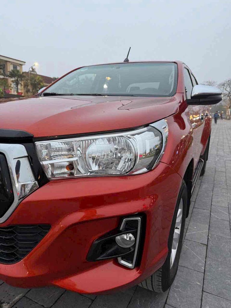 Toyota Hilux 2.4E 4x2 AT sản xuất 2018