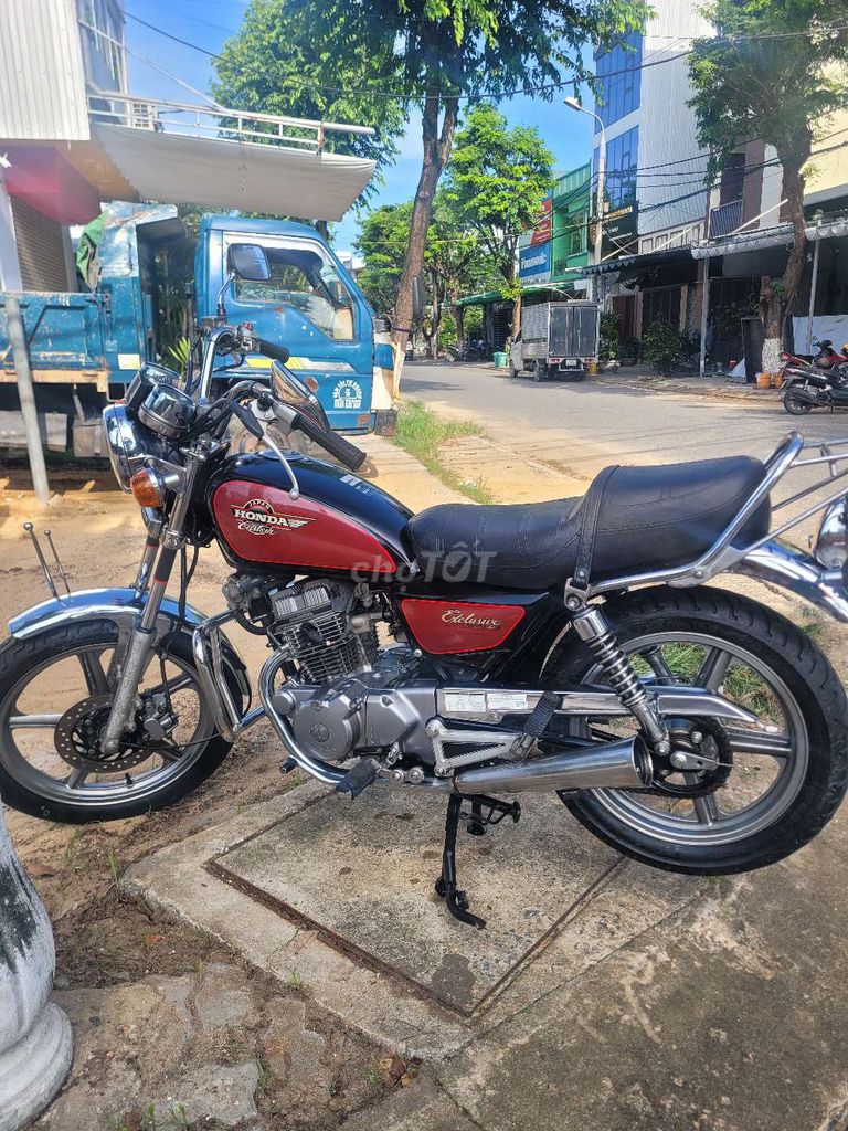 Honda Custom CM125 черно-красный с ручным сцеплением
