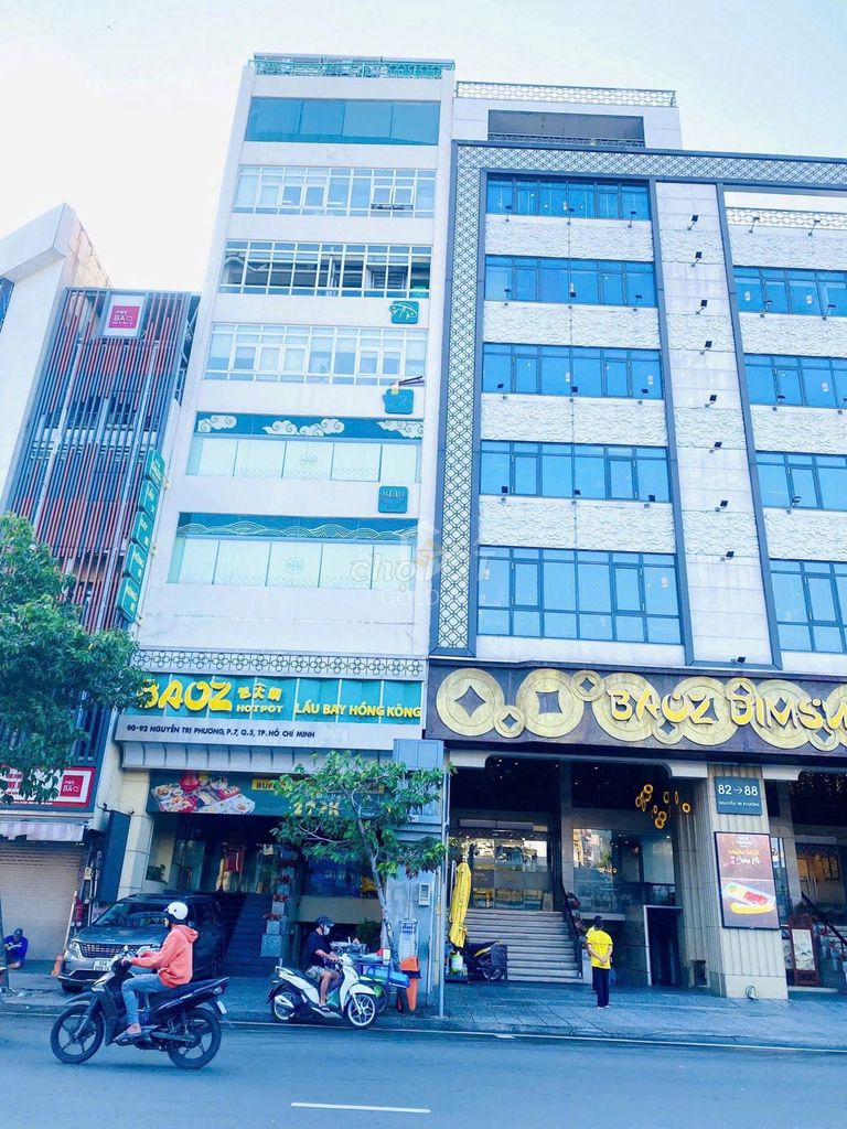 Продается фасадный дом в районе Нгуен Трай, район Бен Тхань, HCMC