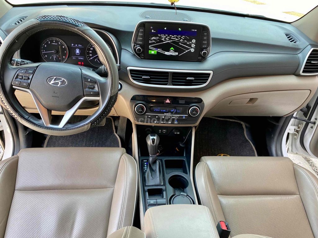 Hyundai Tucson 2.0 TC màu trắng 2021 có trả góp