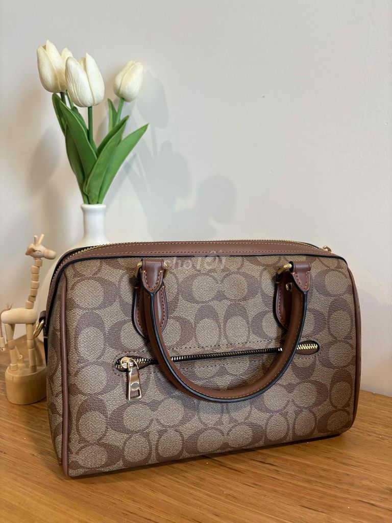 Thanh lý túi trống Coach mới 97% auth