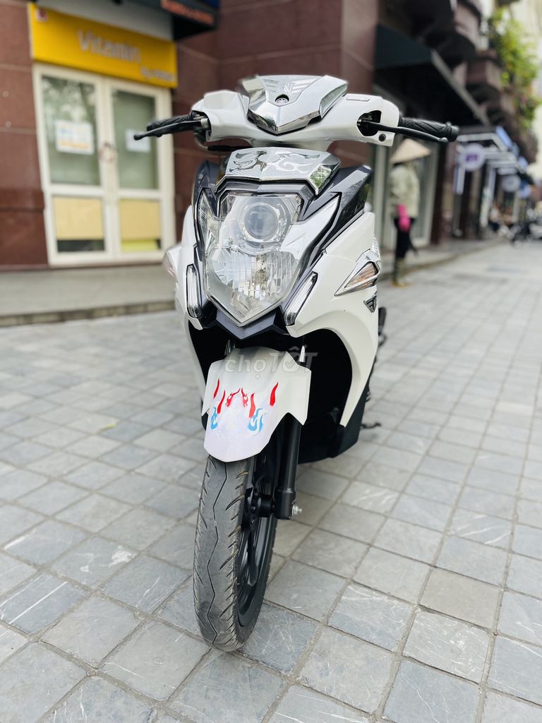 YAMAHA NOUVO FI 125 TRẮNG XE CHẤT ĐẸP. Mua bán Xe máy tại Quận Cầu Giấy Hà Nội được đăng bởi TRÍ KIÊN hình 3