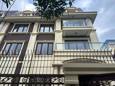 Cho thuê nhà biệt thự KĐT Nghĩa Đô.Dt đất 220m*4T,1H,góc. Giá 58tr/th