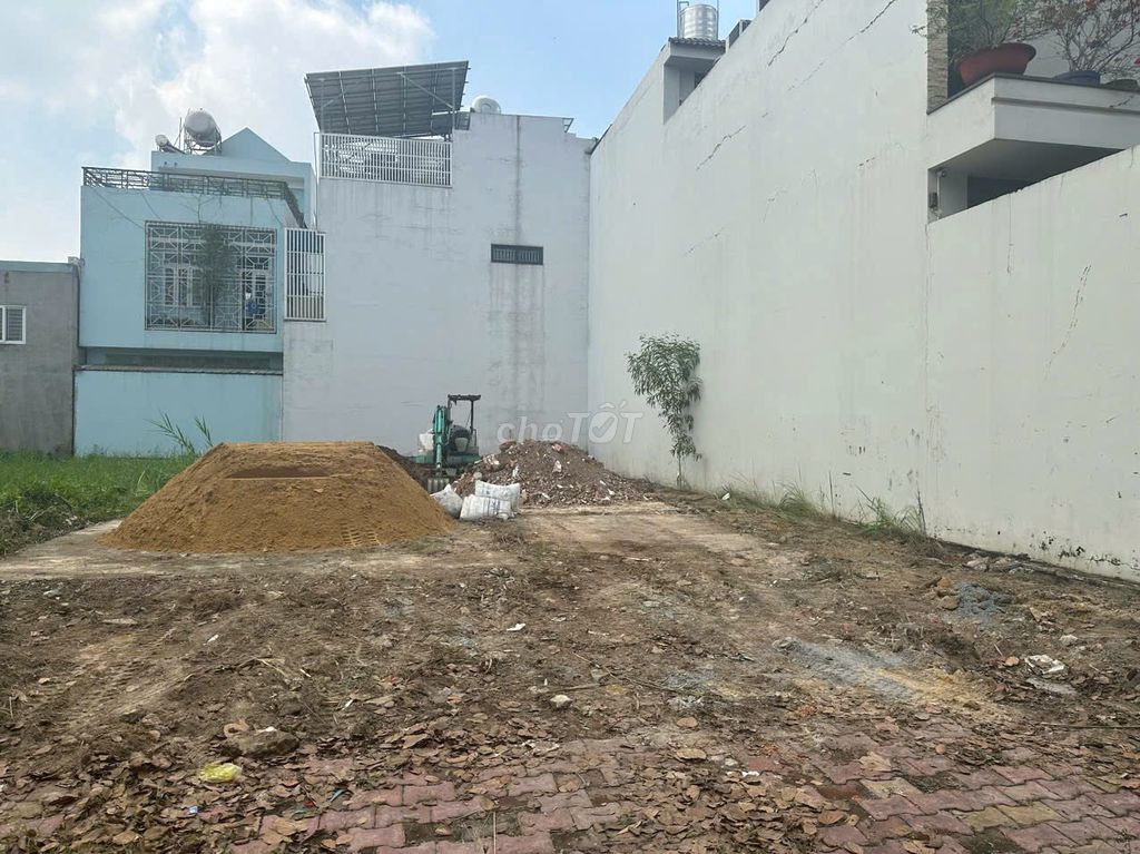 Đất KDC ngay mặt tiền đường chính thông QL13, nguồn ngộp- giá đầu tư